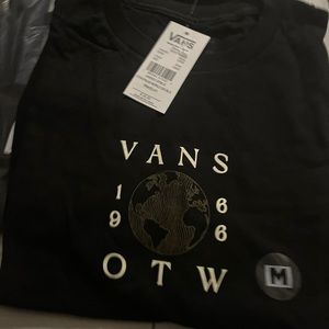 Black new vans tee